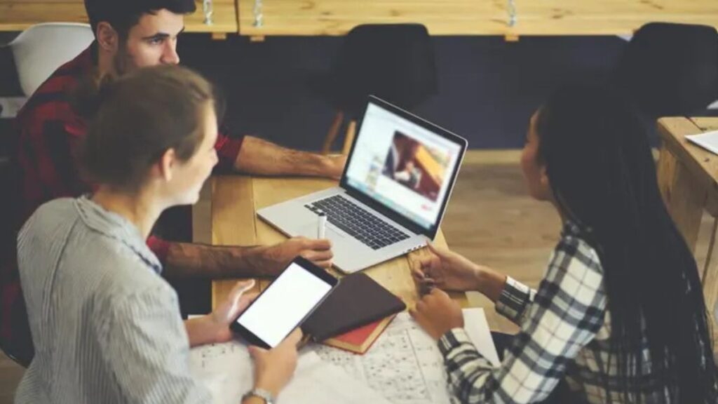 The Power of Consistent Brand Messaging in Competitive Industries