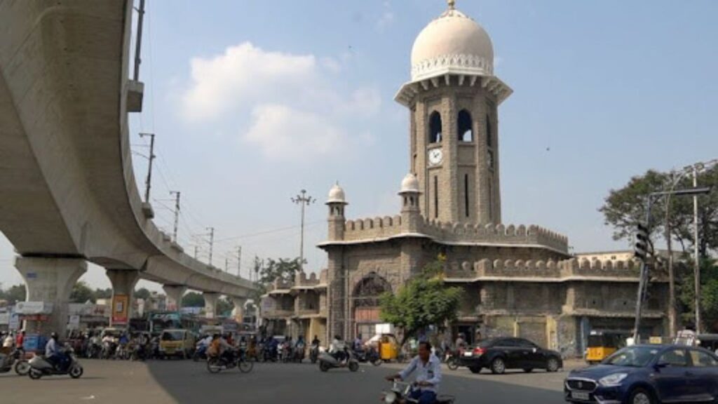 Shopping at Mozamjahi Market: Tips for a Memorable Experience